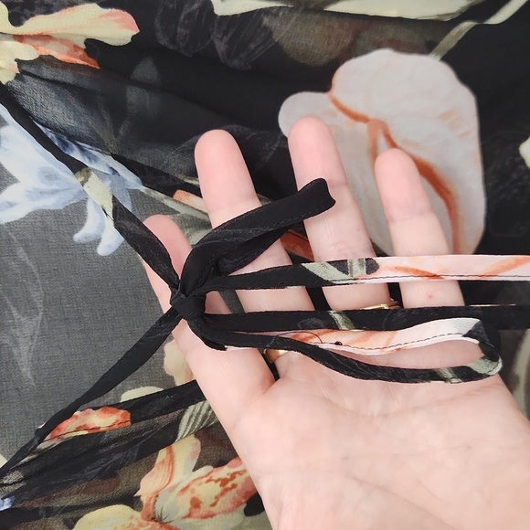 White House Black Market Floral Chiffon Sheer Blouse Size Small - Picture 7 of 9